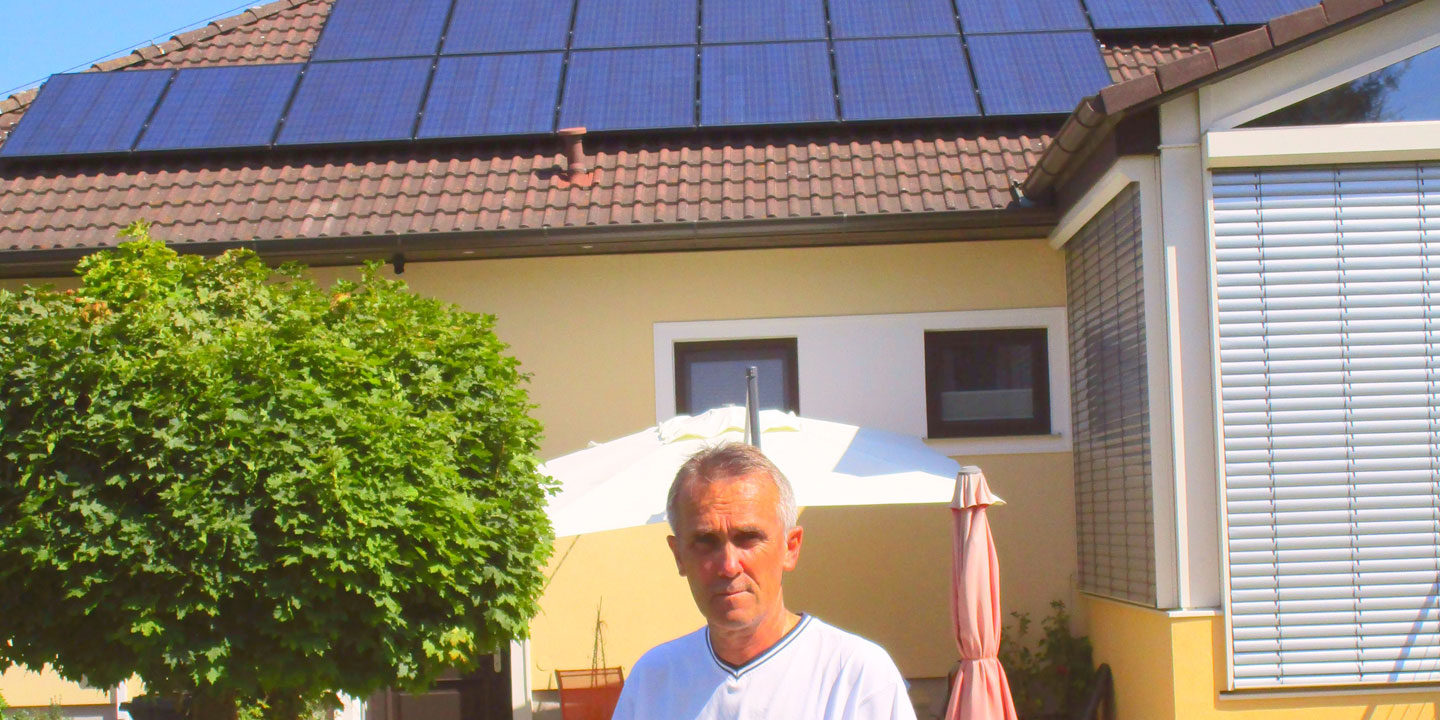 Harald Schmidt ist seit zwei Jahren stolzer Besitzer einer Photovoltaikanlage von SOLAVOLTA.