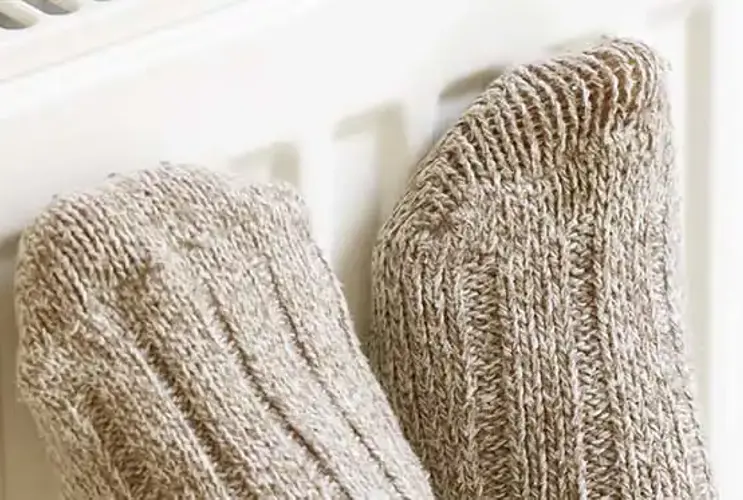 Socken auf Heizkörper