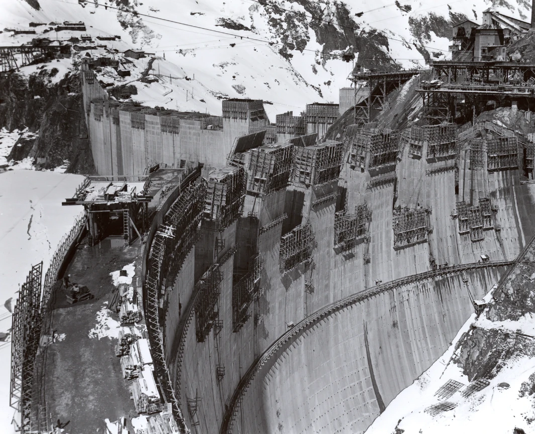 A black-and-white photo of a dam.