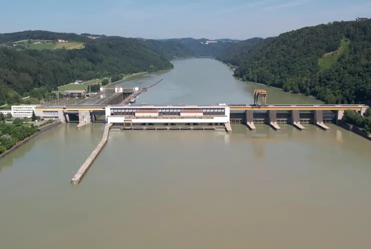 Ein Foto des Wasserkraftwerks Aschach.
