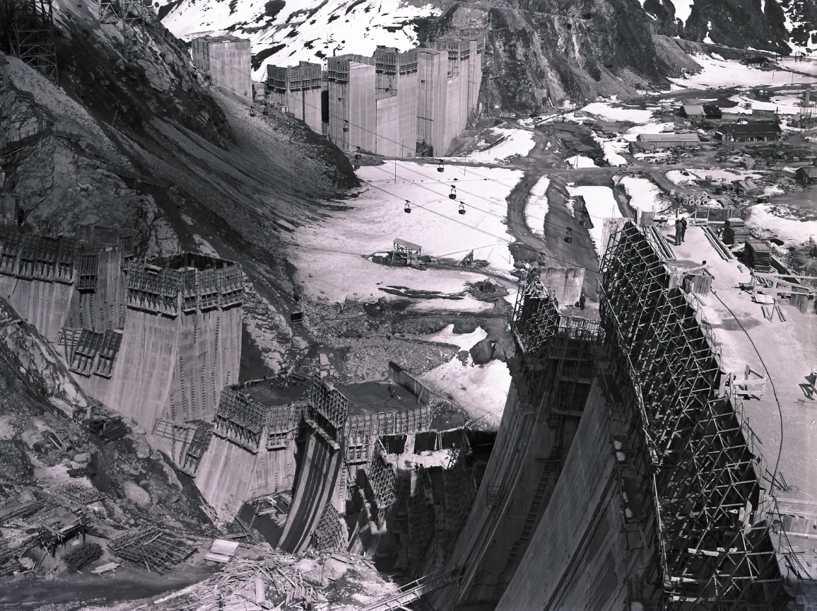 A black-and-white photo of a dam.