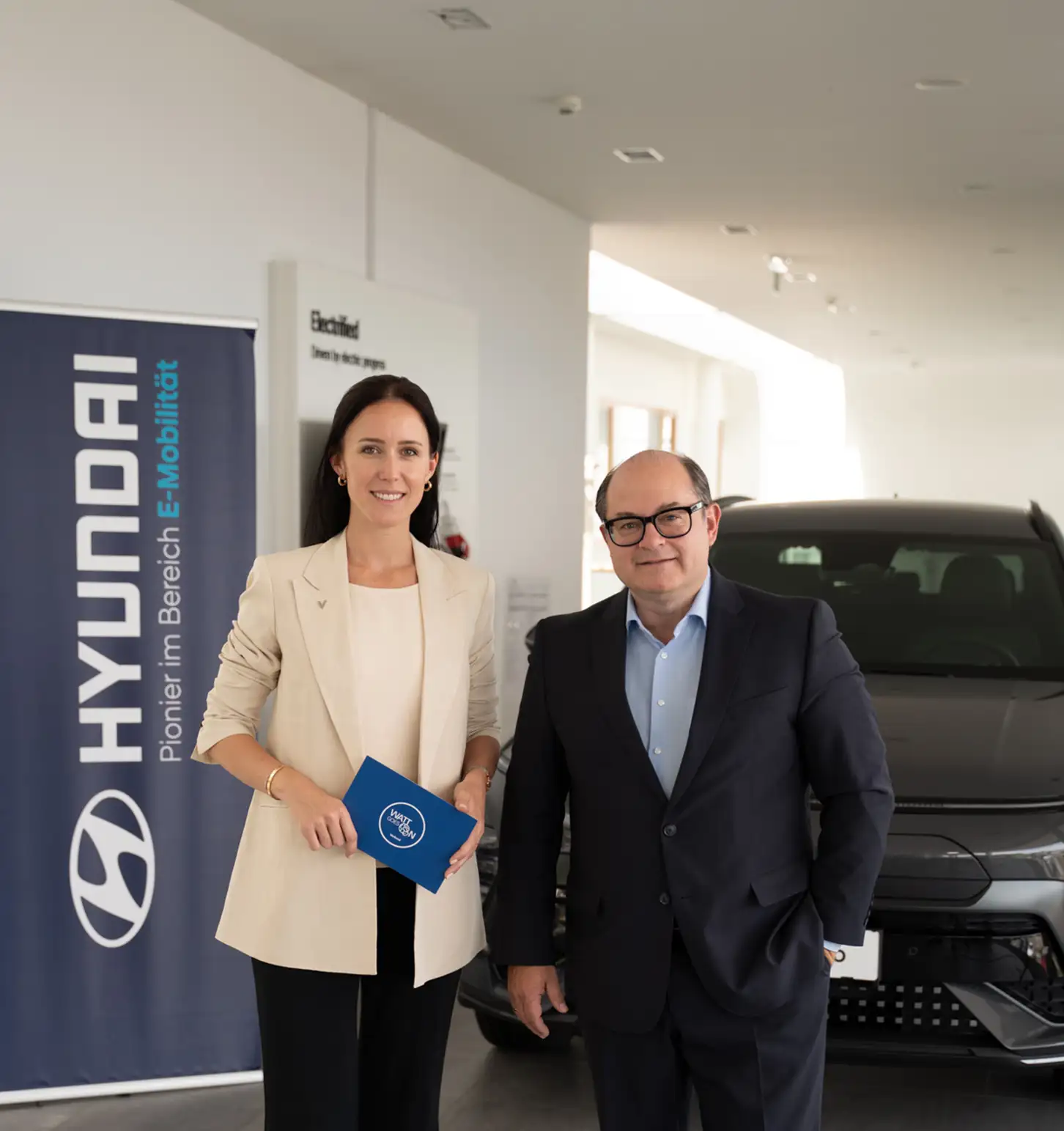 Kathrin Hanzl im Gespräch mit Roland Punzengruber, Geschäftsführer von Hyundai Import.