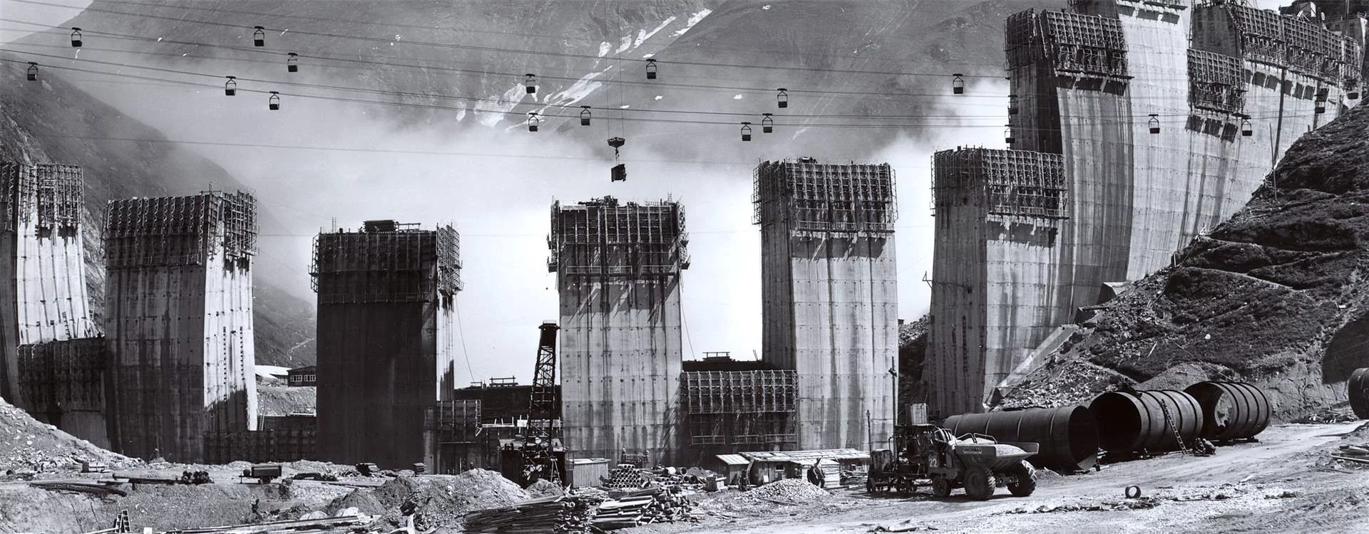 A wide-angle view of the construction site for a power plant.
