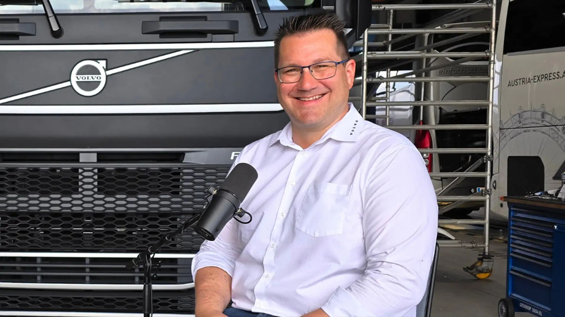 Kathrin Hanzl im Gespräch mit Roland Löffler und Volvo Trucks.