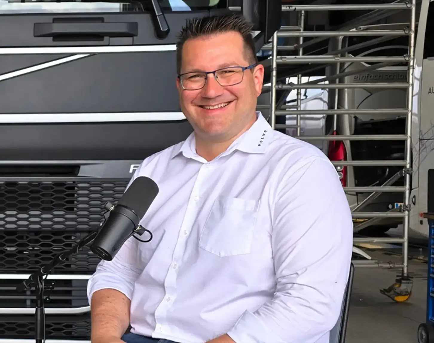 Kathrin Hanzl im Gespräch mit Roland Löffler und Volvo Trucks.